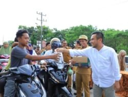 Semangat Ramadan,Pemkab Labura Bagi Takjil ke Pengguna Jalan