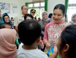 Kahiyang Ayu Tinjau Posyandu dan PAUD di Siantar