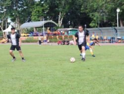 Polres Batubara Tandingan Sepak Bola Bersama Kades di Tanjung Gading
