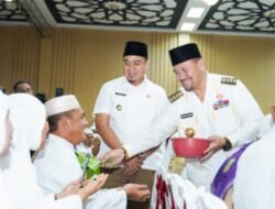 Doa dan Haru Warnai Tradisi Tempung Tawar Calhaj Batubara