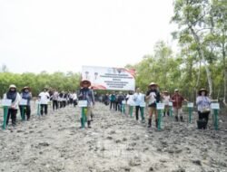 Mahasiswa dari Lima Negara di Hutan Mangrove Pantai Sejarah Batubara 
