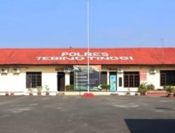 Polres Tebing Tinggi Amankan Dua Mobil Tangki Buang Limbah di Lahan Warga