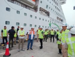 Kapal Pesiar Mengangkut 2000 Wisatawan Sandar di Kuala Tanjung Batubara