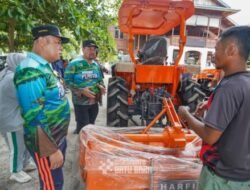 Dukung Ketahanan Pangan Nasional, Bupati Batubara Serahkan 8 Traktor Untuk Petani