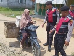 Polisi Batubara Bagikan Makanan ke Warga Kurang Mampu