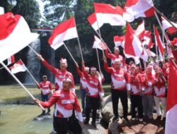 Bendera Raksasa dan 500 Merah Putih Warnai Air Terjun Simonang-Monang Asahan