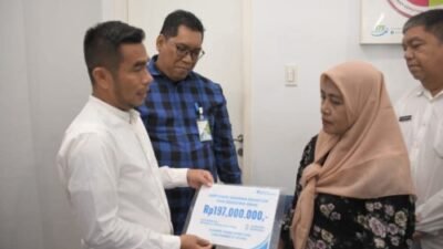 Pemkab Labura Salurkan Santunan Rp197 Juta Juntuk Keluarga Pekerja Rentan dan Beasiswa