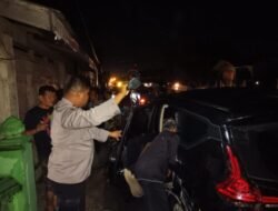 Mobil Expander Terbalik di Tebing Tinggi, Tiga Penumpang Luka Ringan