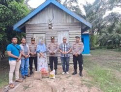 Polsek Labuhan Ruku Berbagi Sembako ke Kaum Dhuafa