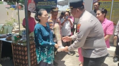 Kapolres Batubara Serahkan Tali Asih Penyandang Disabilitas di Medang Deras