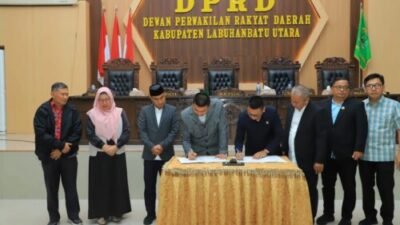 Sahkan P-APBD 2025, Bupati Labura: Ini Bukan Sekadar Anggaran, Tapi Komitmen Untuk Rakyat