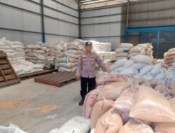 Polisi di Batubara Dampingi Petani Jual Jagung ke Bulog Asahan