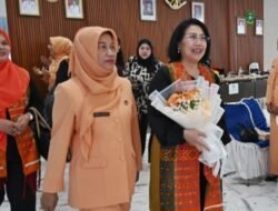 Dorong Percepatan Penanganan Stunting, Ketua DWP Sumut Salurkan Bantuan Gizi di Madina