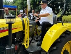 Dorong Produktivitas, Pemkab Asahan Salurkan Traktor dan Combine Harvester ke Petani
