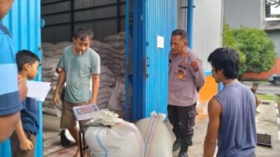 Polsek Lima Puluh Dampingi Petani Jual 1.080,85 Kilogram Jagung ke Bulog Asahan