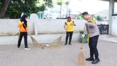 Dukung Indonesia Asri, Polres Tebing Tinggi Gotong Royong Bersama Pemko