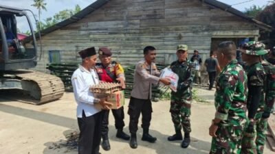 Polsek Medang Deras Dukung TNI Bangun Jembatan Penghubung Warga