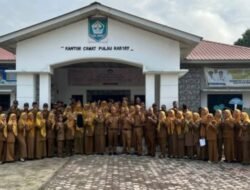 Camat Pulau Rakyat Ingatkan Disiplin dan Pelayanan Publik Jadi Harga Mati