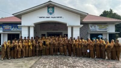 Camat Pulau Rakyat Ingatkan Disiplin dan Pelayanan Publik Jadi Harga Mati