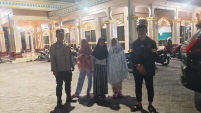Personil Polsek Lima Puluh dan Polsek Indrapura Perketat Pengamanan Ibadah Tarawih