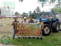Jelang Idul Fitri, Socfindo Bantu Warga Simpang Gambus Siapkan Lapangan