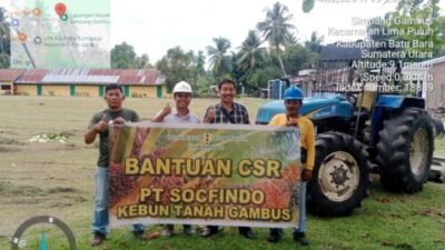 Jelang Idul Fitri, Socfindo Bantu Warga Simpang Gambus Siapkan Lapangan