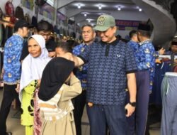 Sentuhan Kepedulian Pemkab Labura, Anak Yatim Bebas Pilih Tiga Baju Lebaran