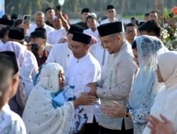 Gubernur Sumut Sholat Idulfitri di Masjid Agung Sergai