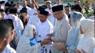 Gubernur Sumut Sholat Idulfitri di Masjid Agung Sergai