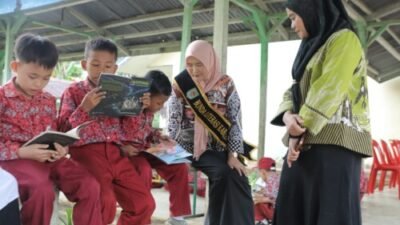 Bunda Literasi Asahan Tinjau Layanan Perpustakaan Keliling di Aek Ledong