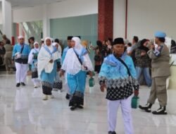 Menuju Asrama Haji Medan, 139 JCH Batubara Dikawal Polisi