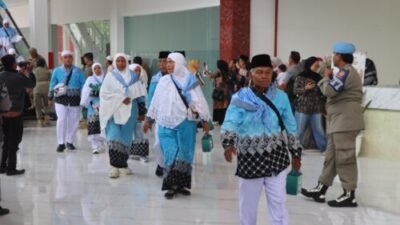 Menuju Asrama Haji Medan, 139 JCH Batubara Dikawal Polisi