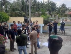 Mahasiswa dan Warga Kepung Kantor Desa Lubuk Cuik, Tuntut Audit BUMDes