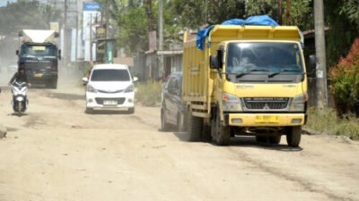 Debu dan Lubang Gerus Omzet UMKM Galang, Gubernur Sumut Janji Segera Perbaiki