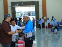 115 Jemaah Haji Labura Pulang Lengkap, Bupati Sambut di Asrama Haji Medan