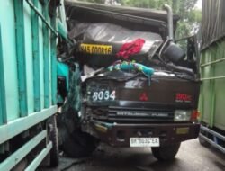 Diduga Masuk Jalur Lawan, Dua Truk Tronton Bertabrakan di Jalinsum Batubara