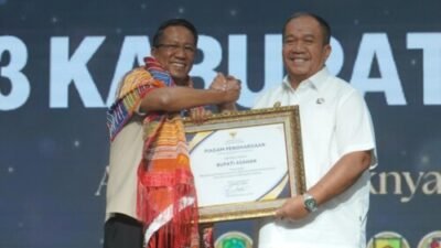 Dukung Posbakum Warga, Bupati Asahan Diganjar Penghargaan Menteri