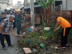Gotong Royong di Badak Bejuang, Polsek Rambutan Edukasi Kamtibmas