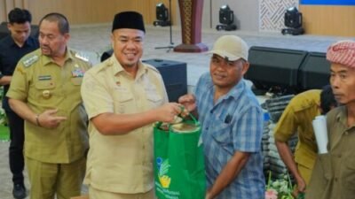 Batubara Salurkan Bantuan Kemensos RI