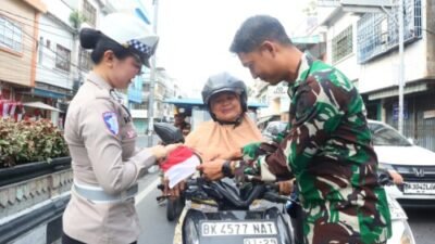 Sambut HUT ke-81 RI, Polres Tebing Tinggi Bagikan 3000 Bendera