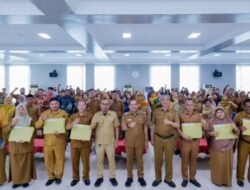 Serahkan SK PIP, Wali Kota Tebing Tinggi Tekankan Integritas Kepsek