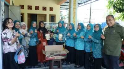Ketua TP PKK Asahan Serahkan Bantuan Kepada Poklak Kelurahan Sentang