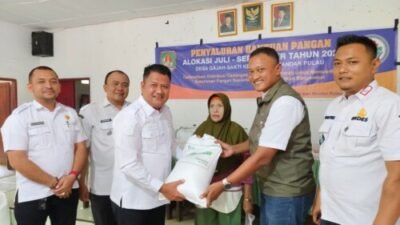 Wabup Asahan Salurkan Bantuan Beras di Kecamatan Bandar Pulau