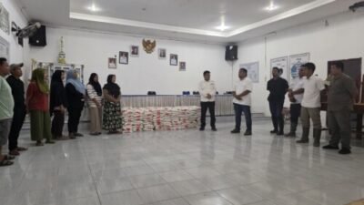 Socfindo Kebun Tanah Gambus Bagikan 200 Sak Beras di Desa Gambus Laut