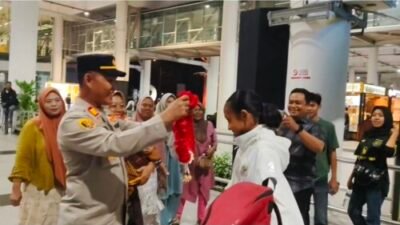 Polisi Kawal Penjemputan Pemain Timnas Putri U-17 Asal Batubara di Kualanamu