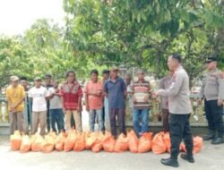 Polres Batubara Bagikan Sembako Untuk Penggali Kubur dan Bilal Mayit