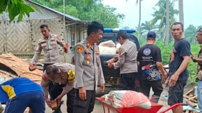 Rumah Disapu Angin, Kapolsek Medang Deras Bantuan Semen Hingga Seng